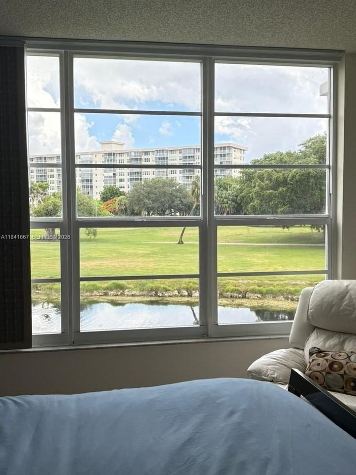 555 Oaks Ln #203 - Photo 5 of 13