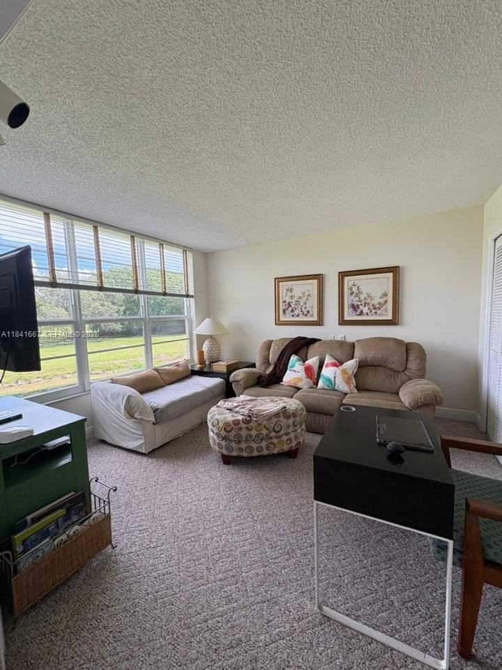 555 Oaks Ln #203 - Photo 6 of 13