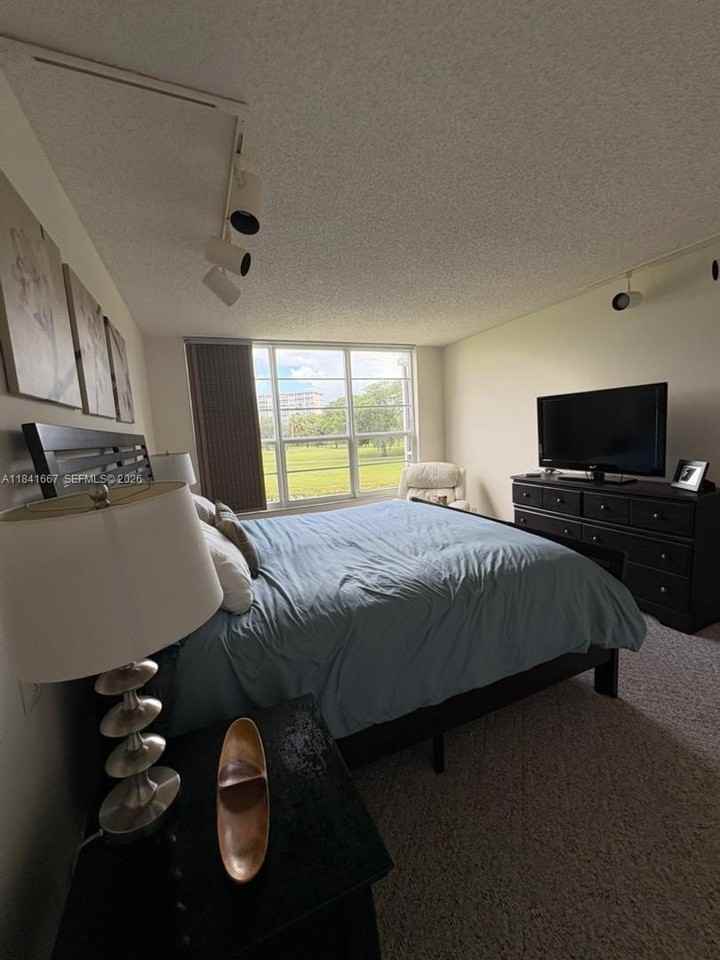 555 Oaks Ln #203 - Photo 7 of 13