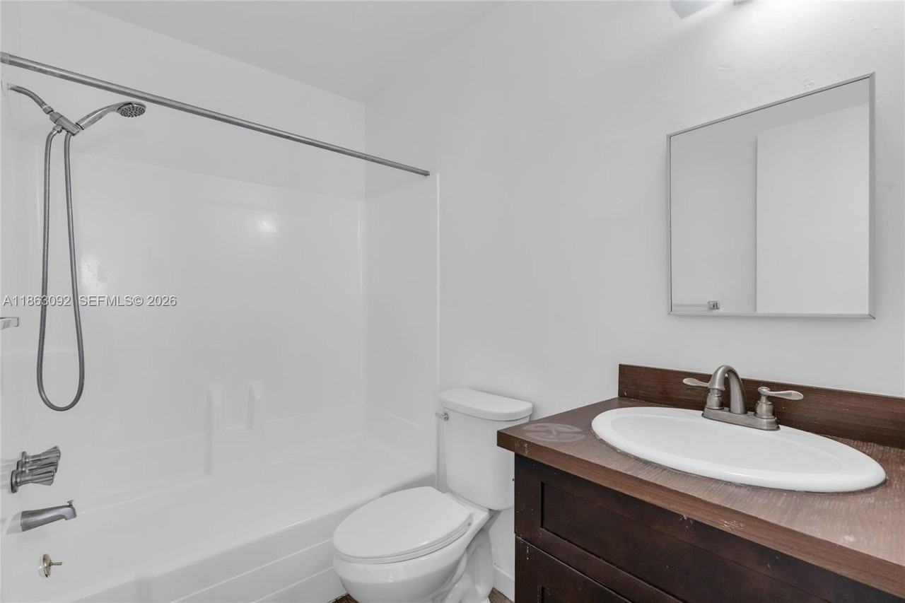 1451 Nw 19th St #2 - Photo 5 of 23