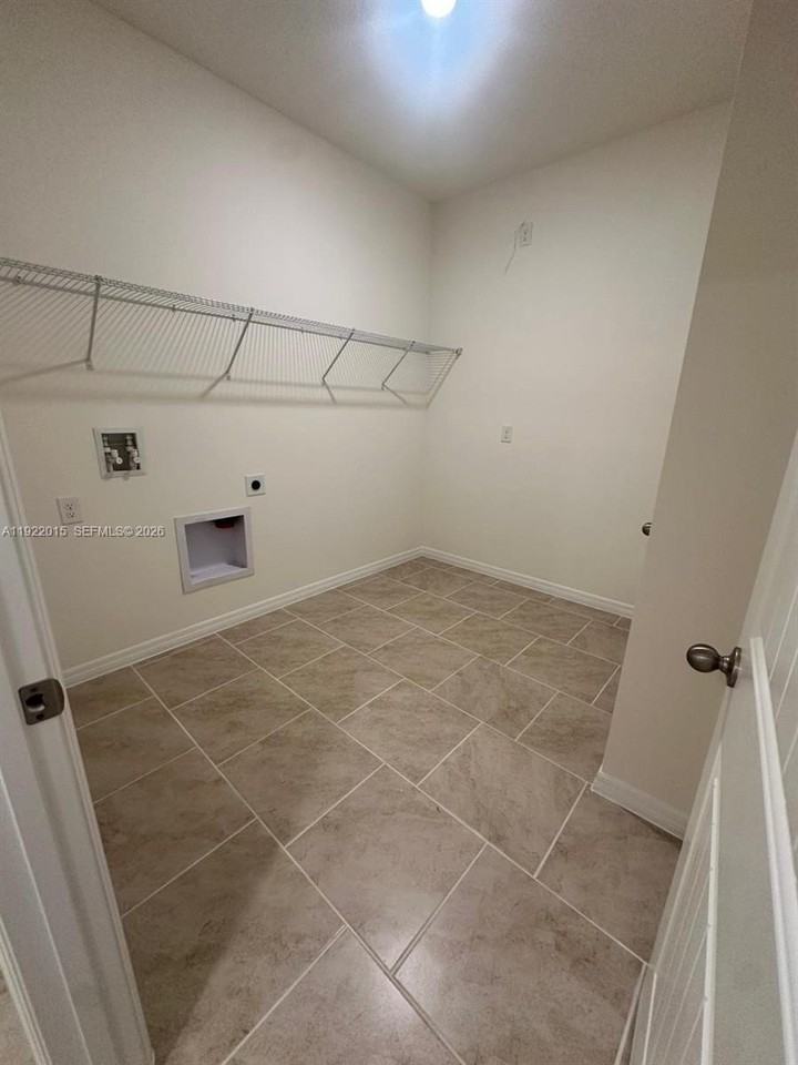 1717 Bull Hill Rd - Photo 7 of 12