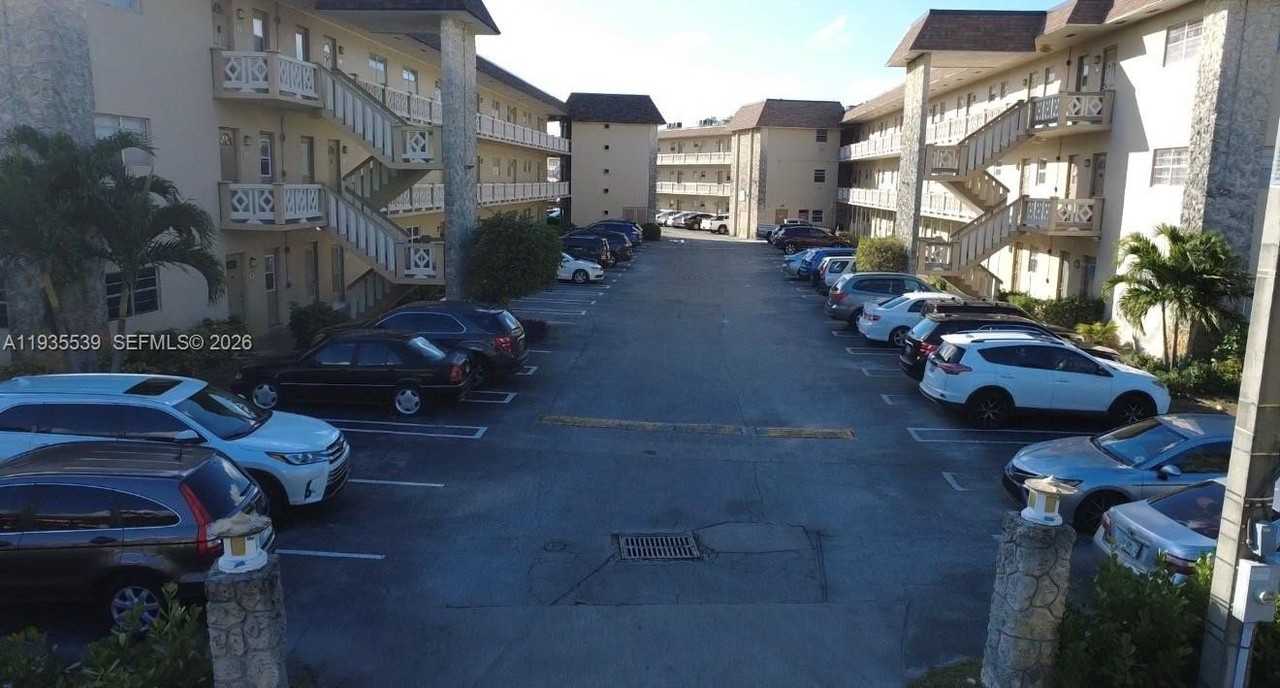 5061 W Oakland Park Blvd #211 - Photo 2 of 31