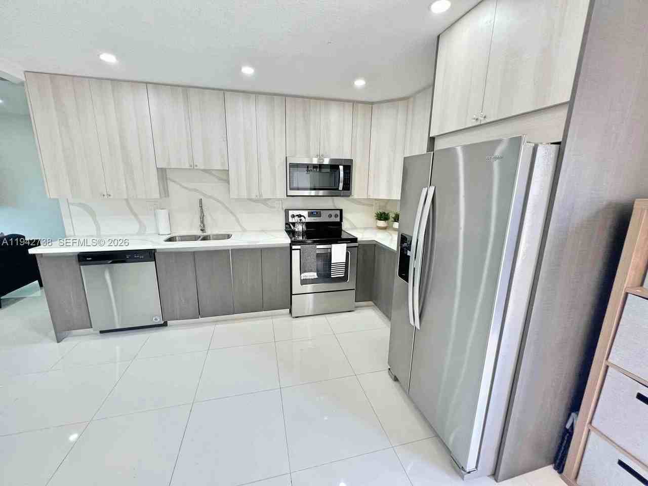 5249 Ne 3rd Ter #5249 - Photo 4 of 26