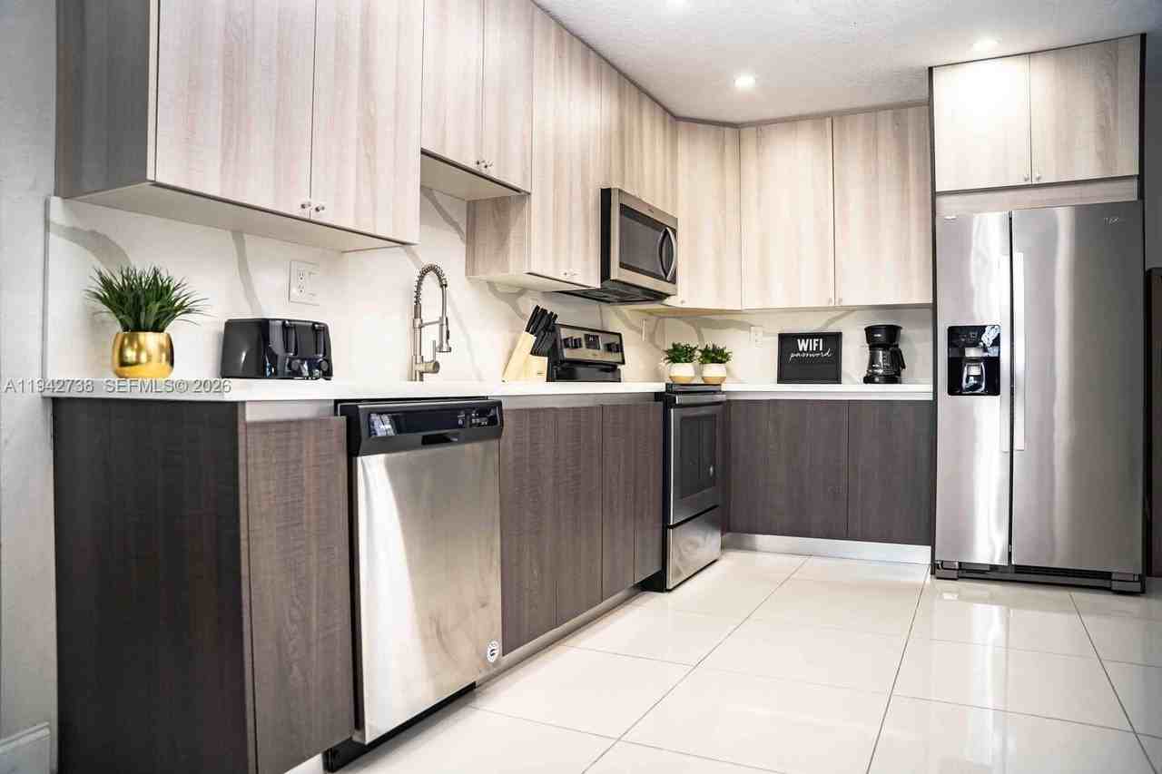 5249 Ne 3rd Ter #5249 - Photo 5 of 26