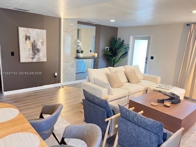 601 Nw 10th St #1 - Photo 3 of 7