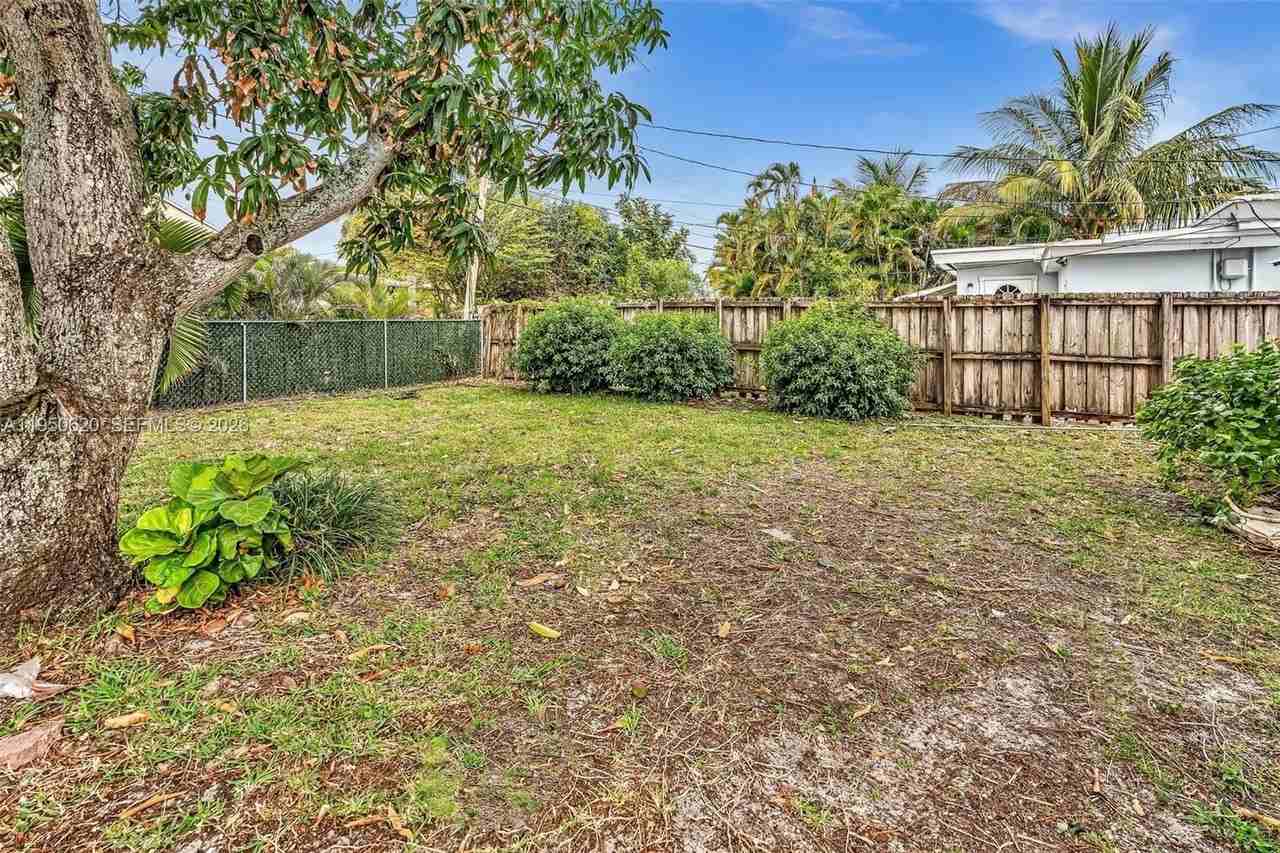 930 N 16th Ave #2 - Photo 6 of 6