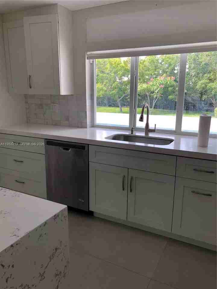 8425 Sw 107th St - Photo 3 of 25