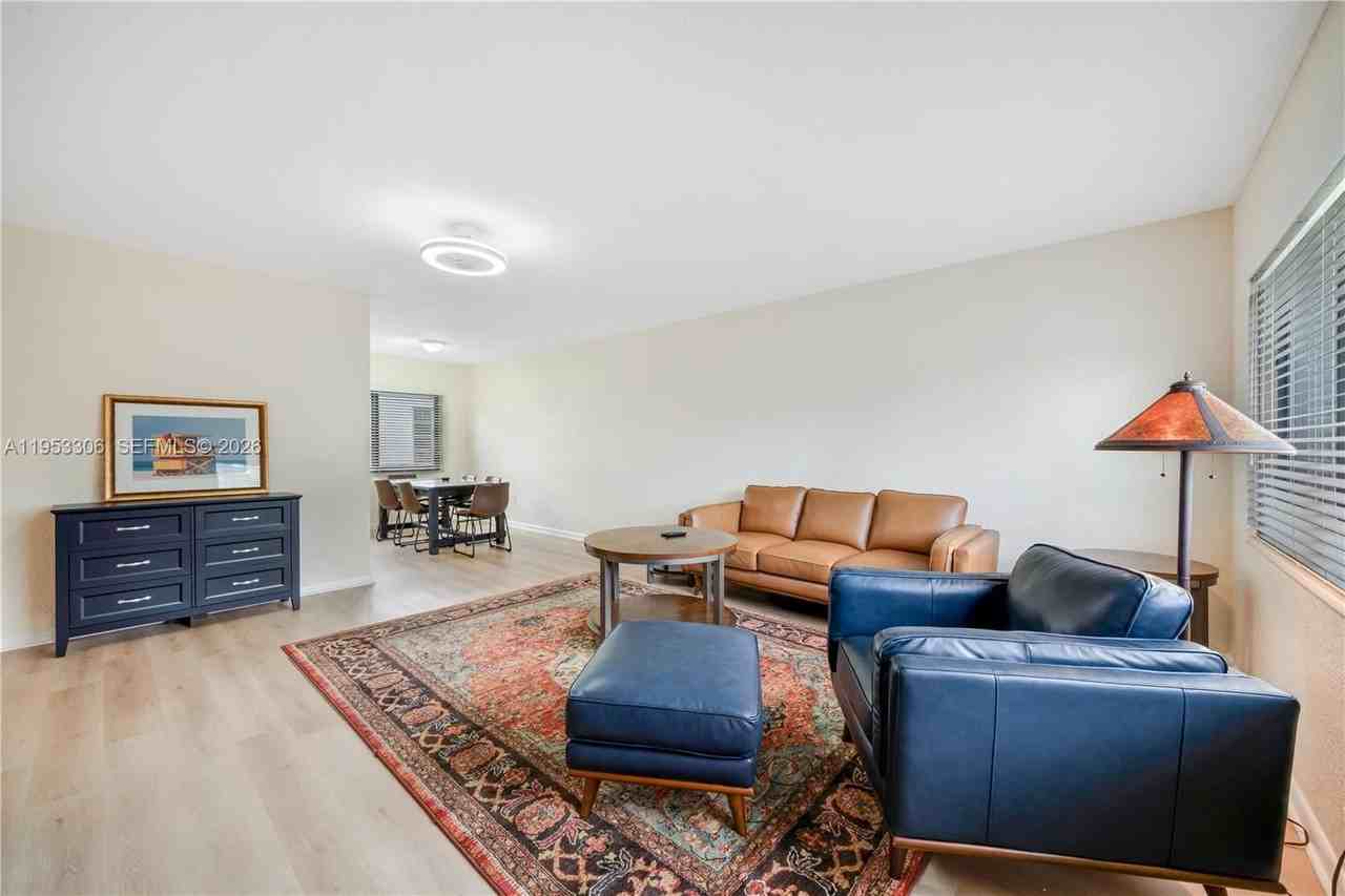 2 Nw 47th St #2 - Photo 2 of 12