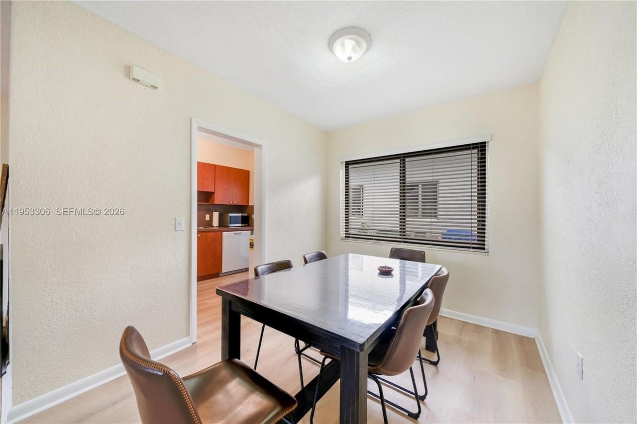 2 Nw 47th St #2 - Photo 3 of 12