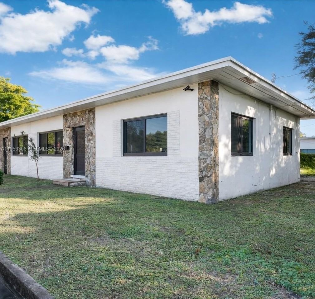 2 Nw 47th St #2 - Photo 6 of 12