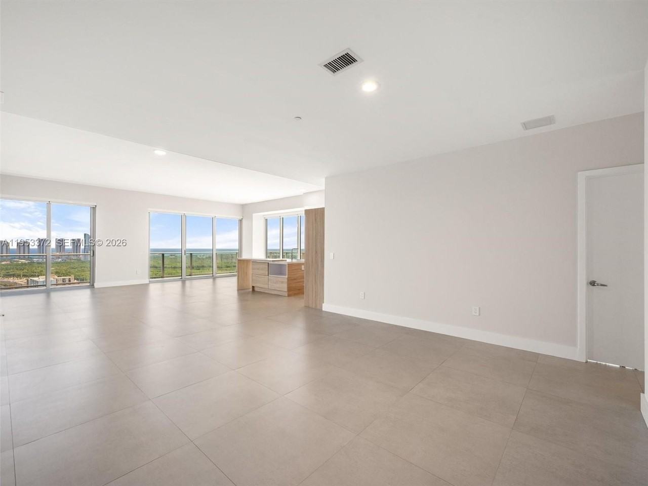 16385 Biscayne Blvd #PH8 - Photo 6 of 41