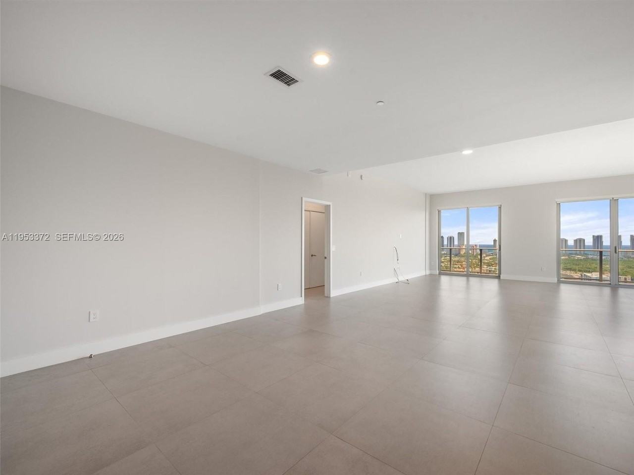 16385 Biscayne Blvd #PH8 - Photo 7 of 41