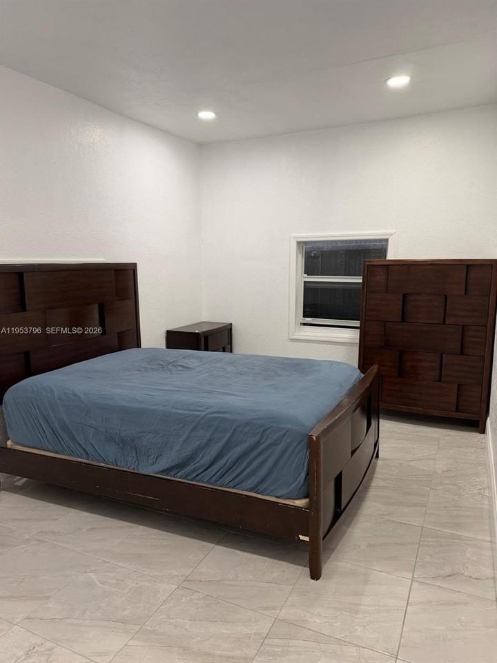 5245 Nw 192nd Ln #1 - Photo 5 of 11