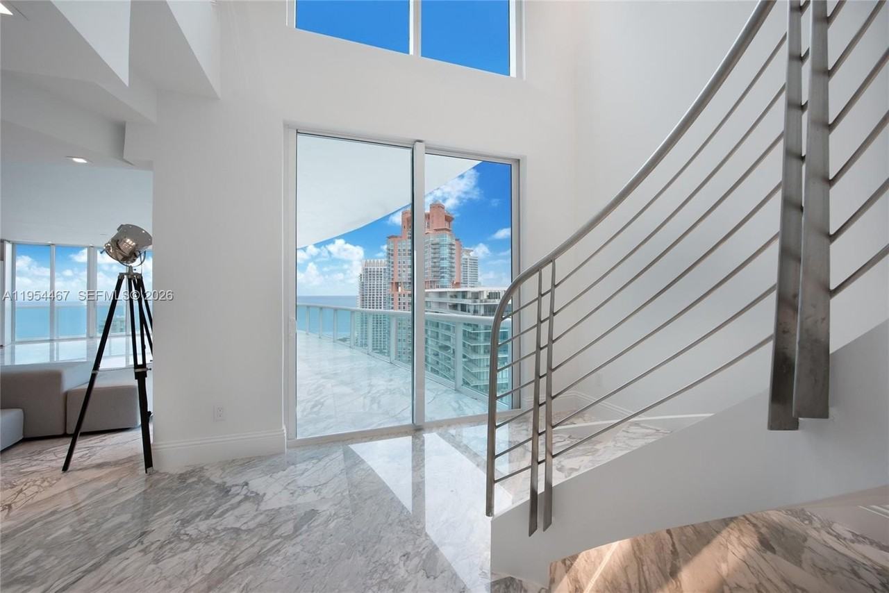 1000 S Pointe Dr - Photo 4 of 28