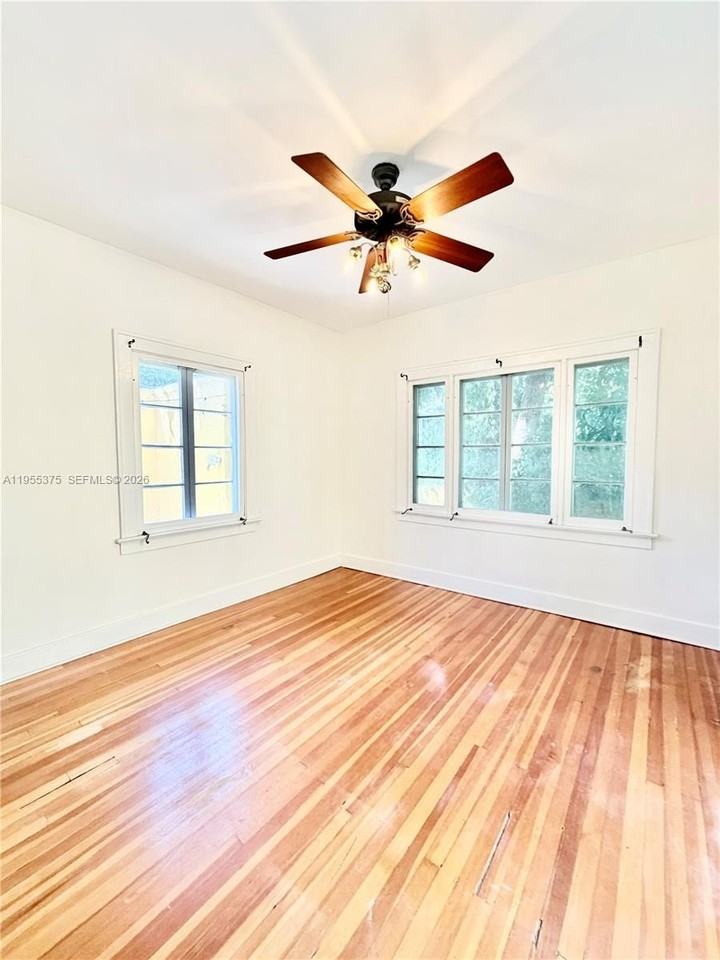 1306 Madrid St - Photo 5 of 12