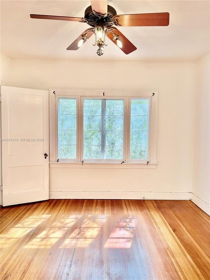 1306 Madrid St - Photo 6 of 12