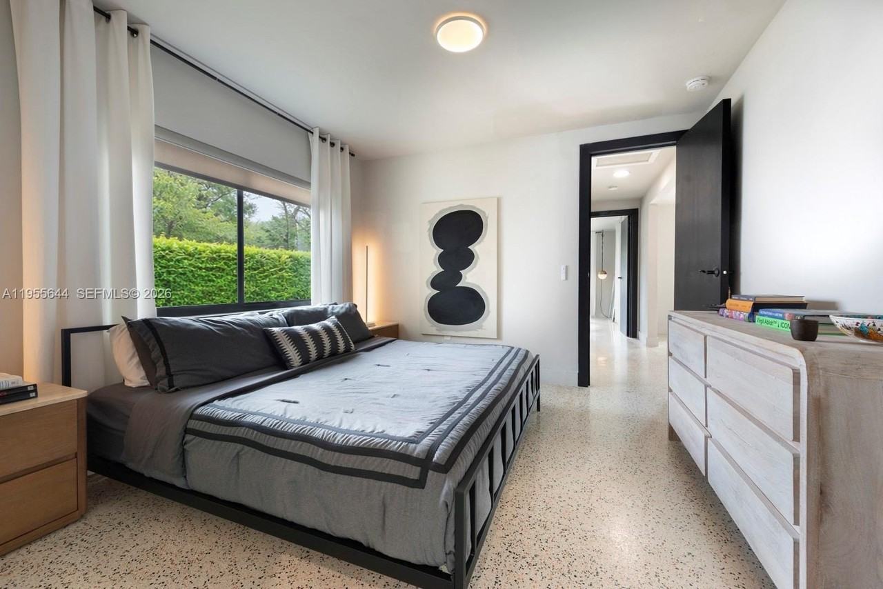 311 Ne 117th St - Photo 7 of 17