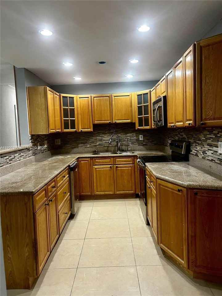 3720 Sw 32nd Ave - Photo 3 of 22