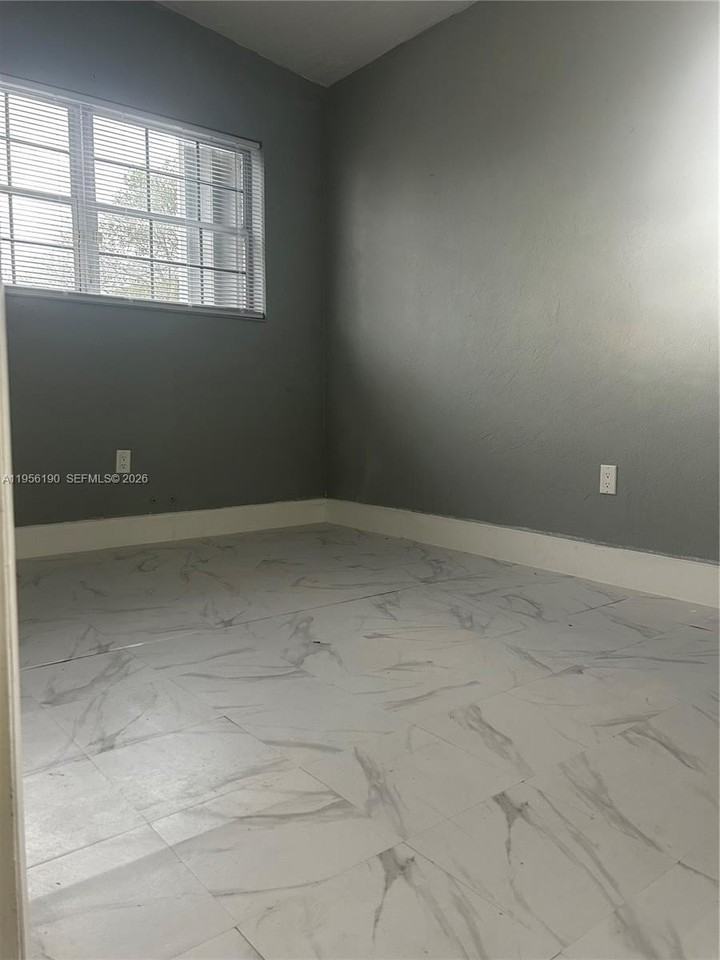 3720 Sw 32nd Ave - Photo 5 of 22