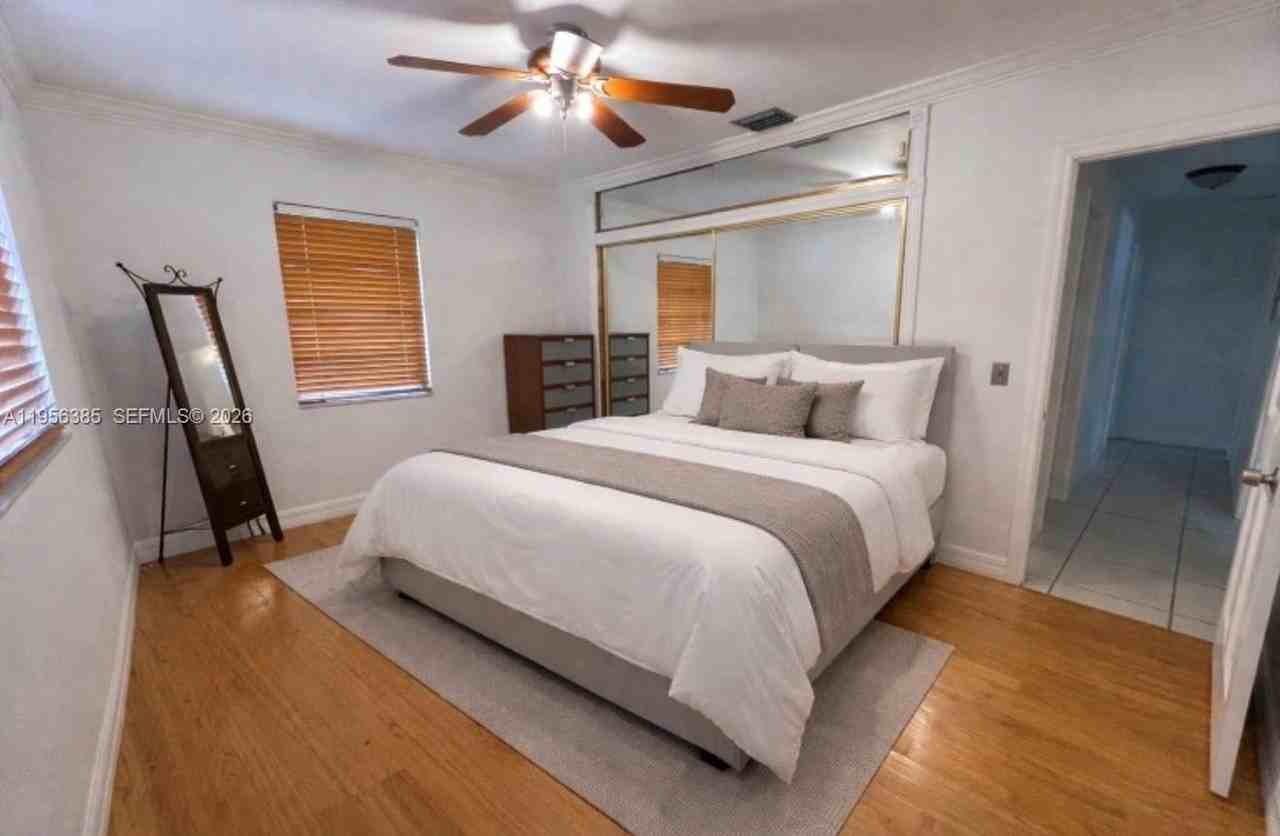 3614 Sw 58th Ave - Photo 3 of 11