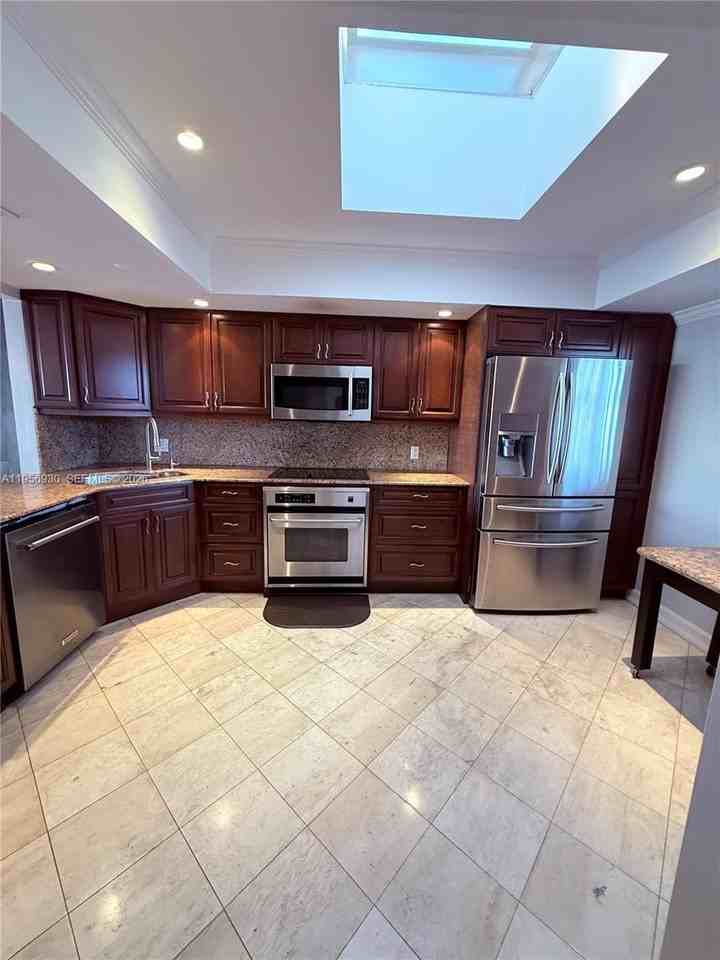 4000 Ne 168th St #PH3A - Photo 2 of 14