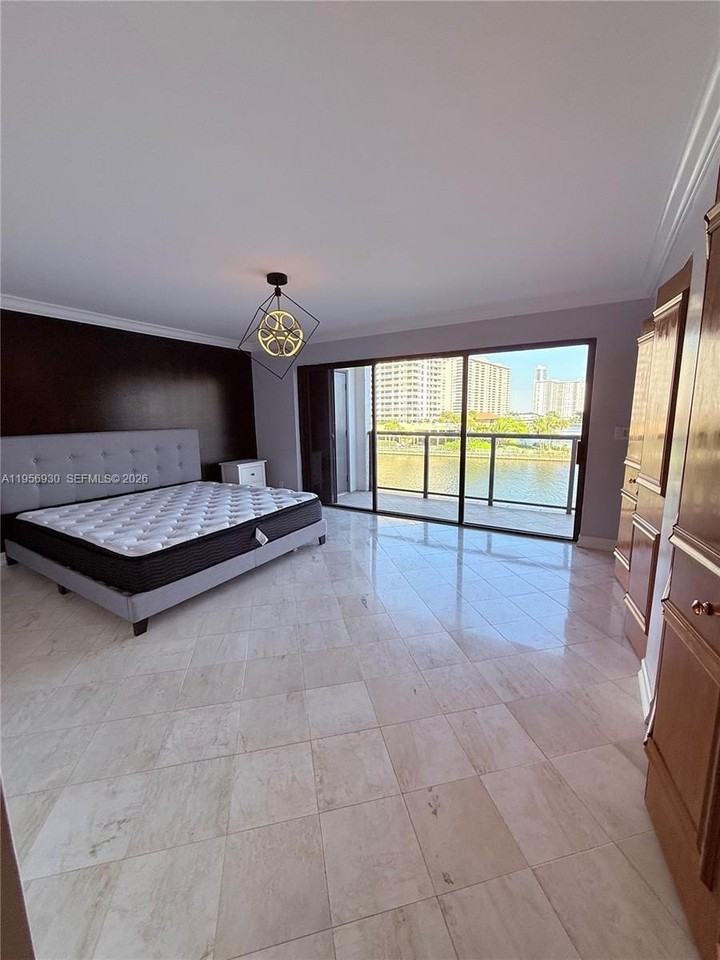 4000 Ne 168th St #PH3A - Photo 3 of 14