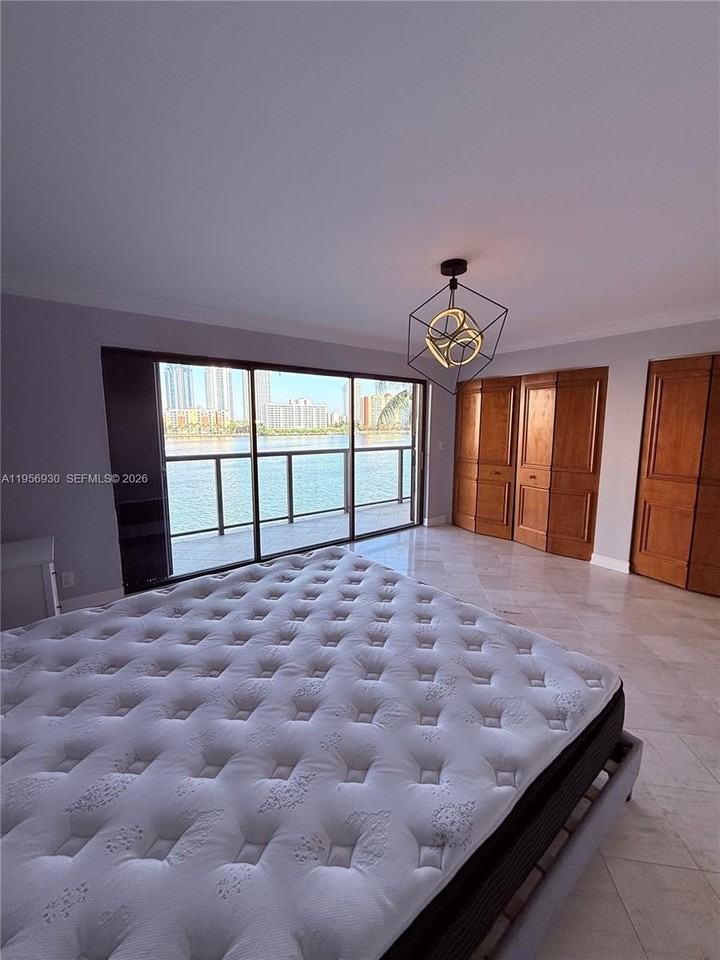 4000 Ne 168th St #PH3A - Photo 4 of 14