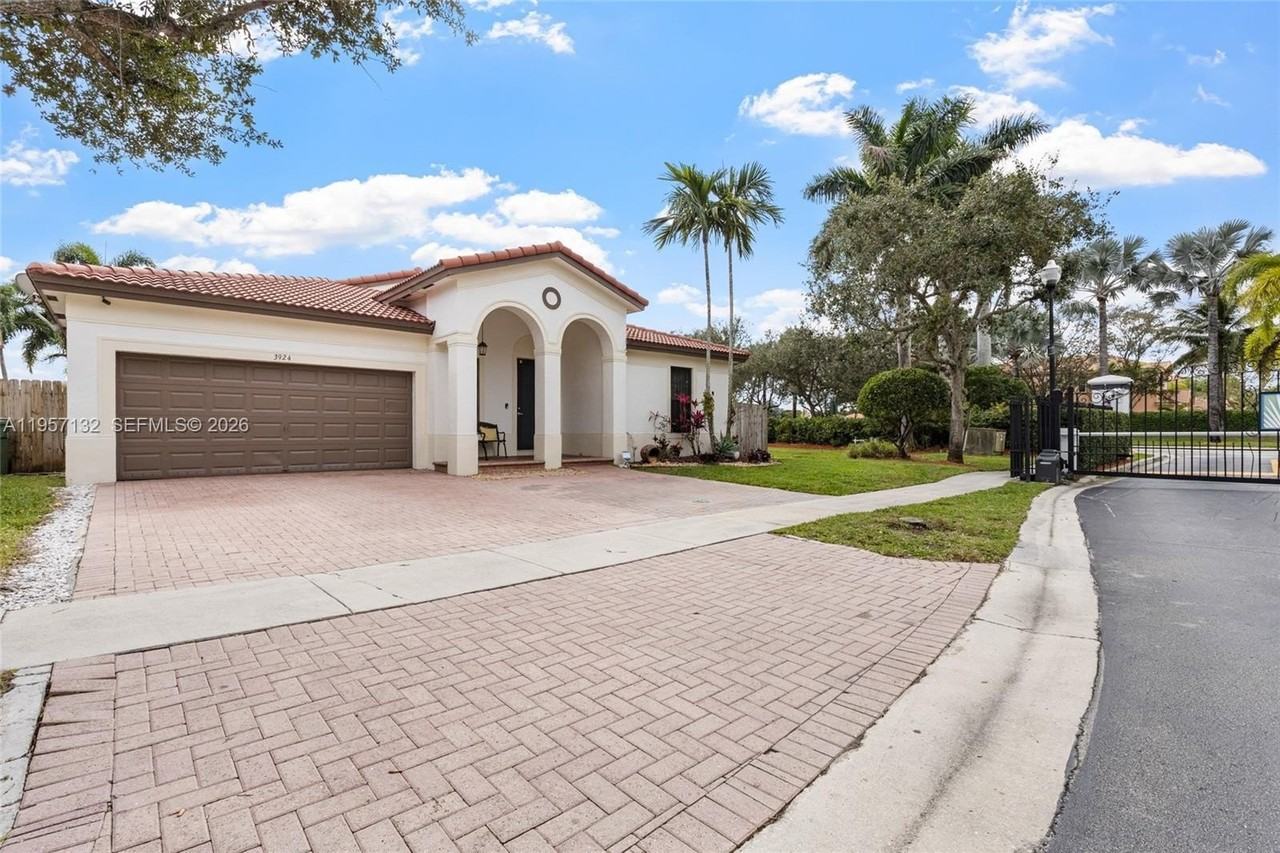 3924 Ne 15th St #0 - Photo 2 of 50