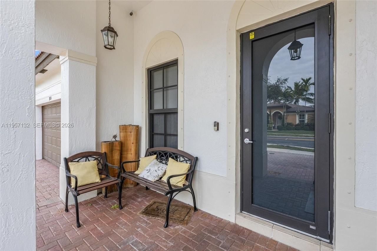 3924 Ne 15th St #0 - Photo 4 of 50