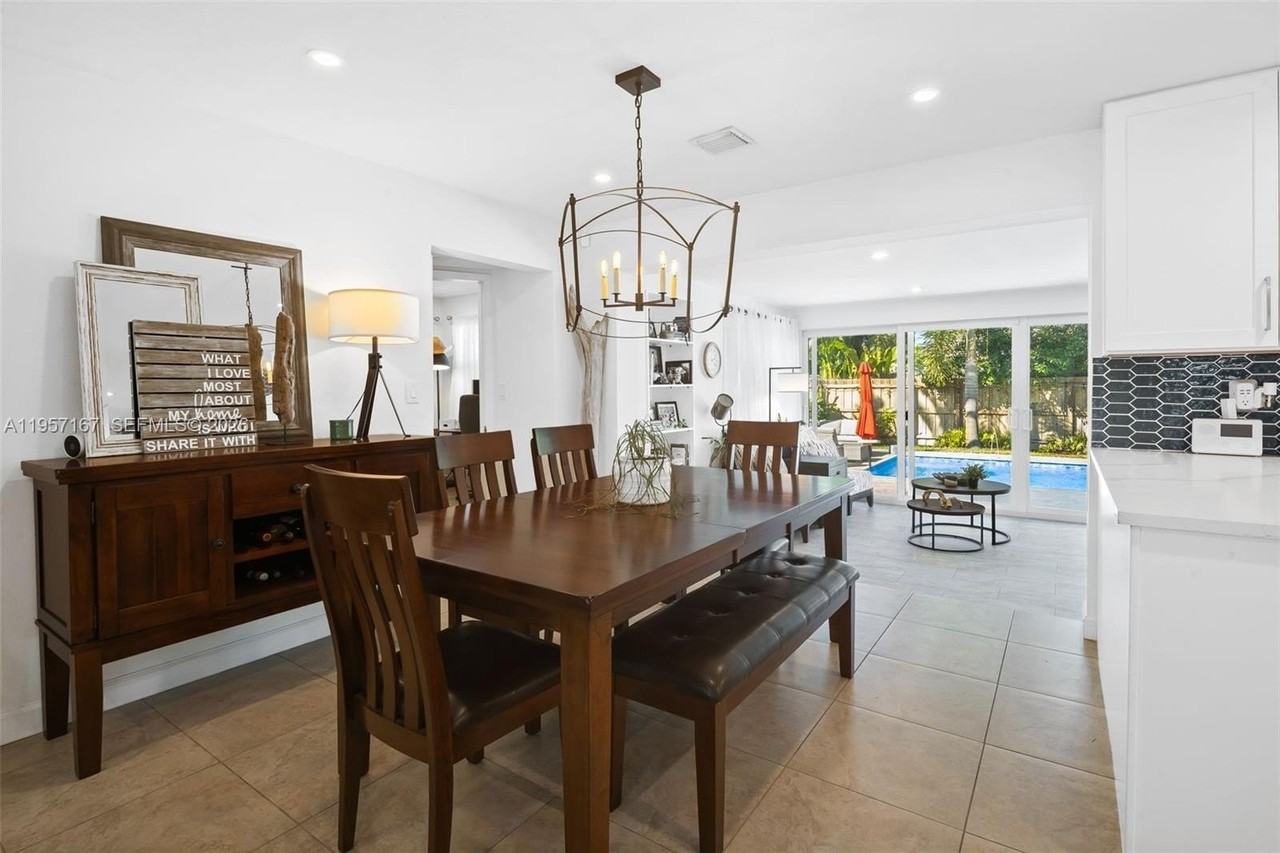 1639 Ne 27th Dr - Photo 3 of 15