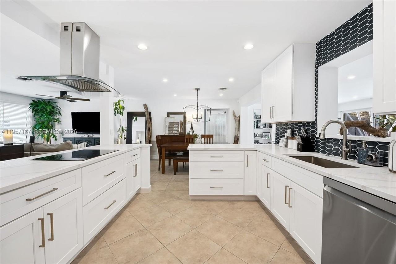 1639 Ne 27th Dr - Photo 5 of 15