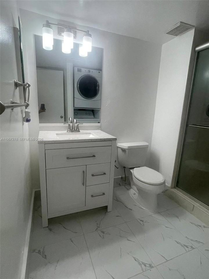 403 Lakeview Dr #106 - Photo 5 of 23