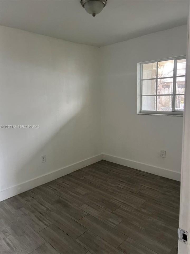 2535 Nw 9th St #2537 - Photo 6 of 9