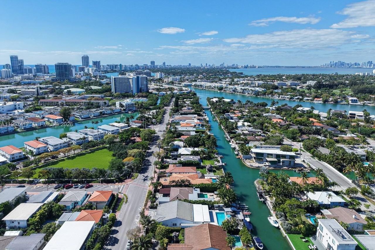 7910 Hawthorne Ave - Photo 5 of 35