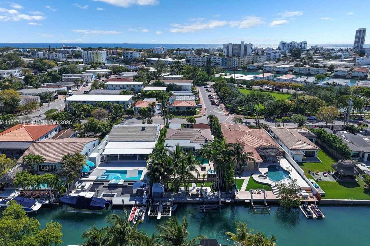 7910 Hawthorne Ave - Photo 6 of 35