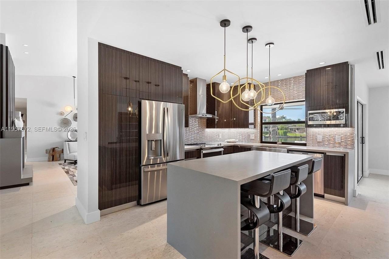 540 Reinante Ave - Photo 7 of 25