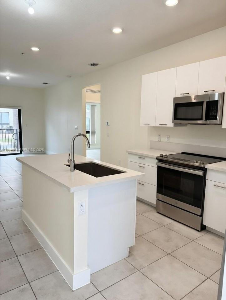 8301 Nw 41st St #B107