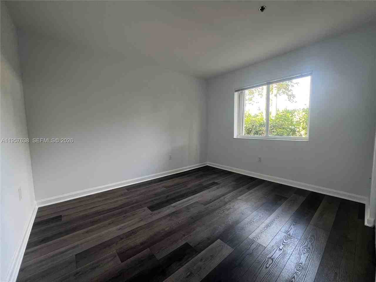 717 Sw 11th Ave #101 - Photo 6 of 13