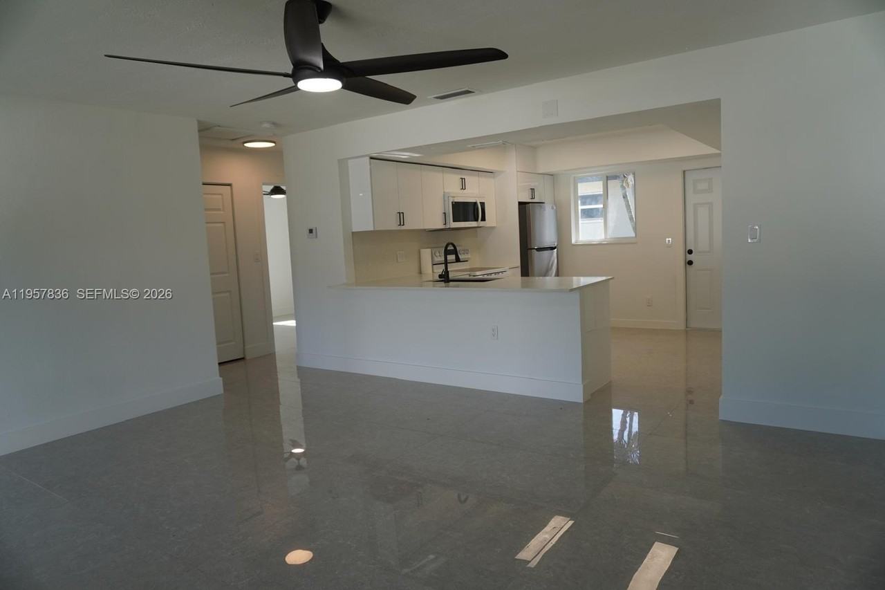 25420 Sw 107th Ct #25420 - Photo 4 of 28