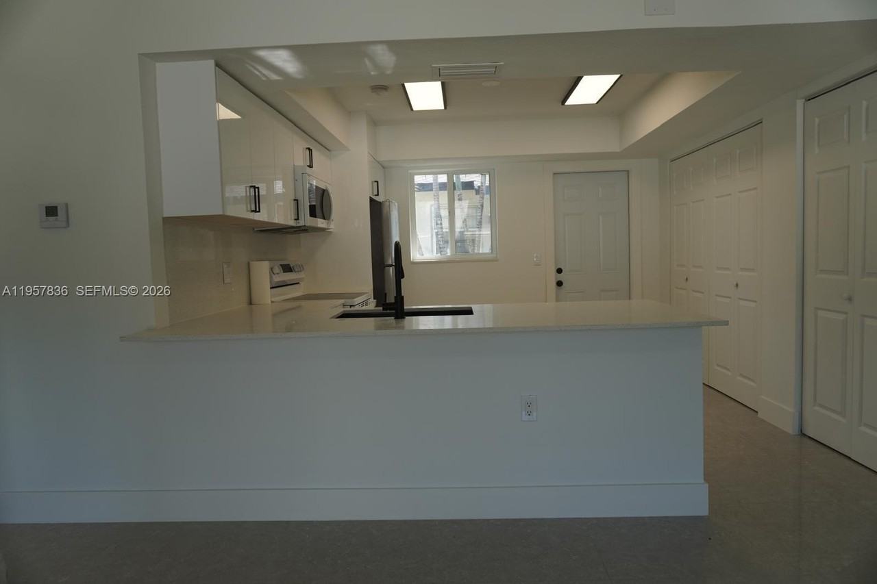 25420 Sw 107th Ct #25420 - Photo 6 of 28