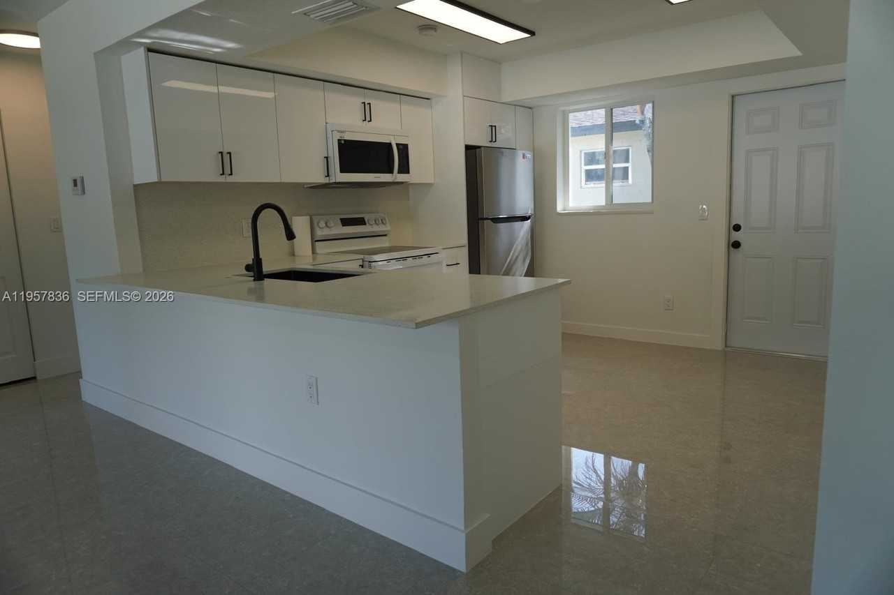 25420 Sw 107th Ct #25420 - Photo 7 of 28