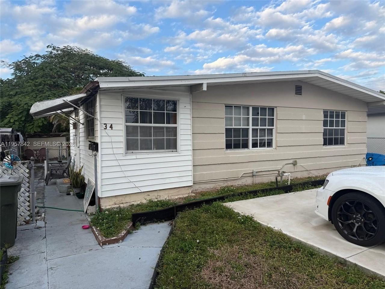 34 Sw 5th St #2 - Photo 2 of 12