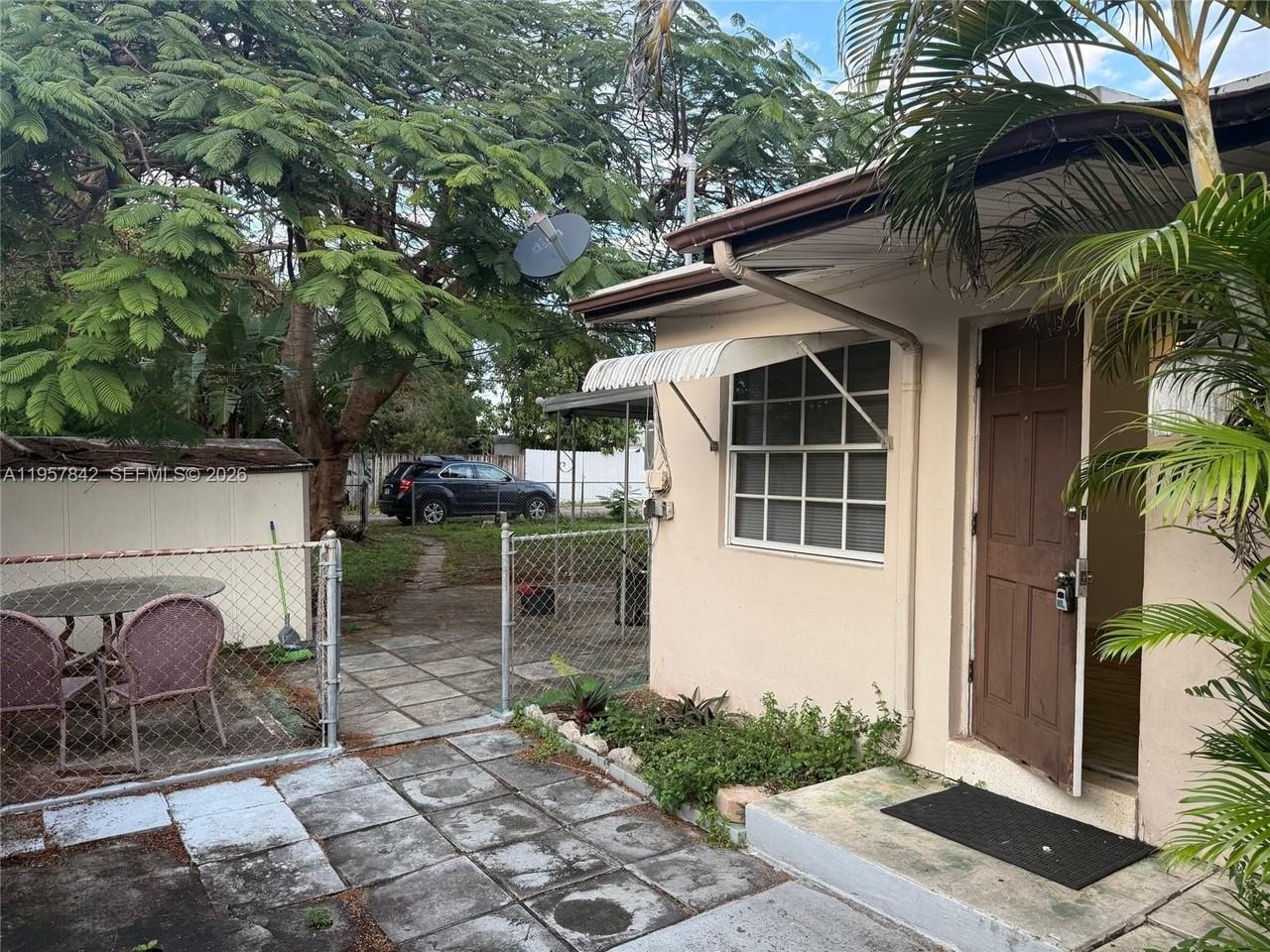 34 Sw 5th St #2 - Photo 3 of 12