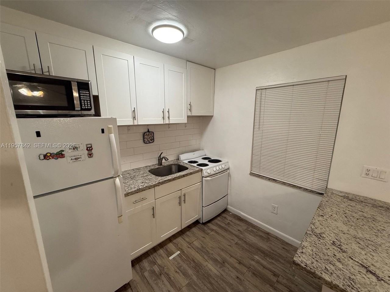 34 Sw 5th St #2 - Photo 4 of 12