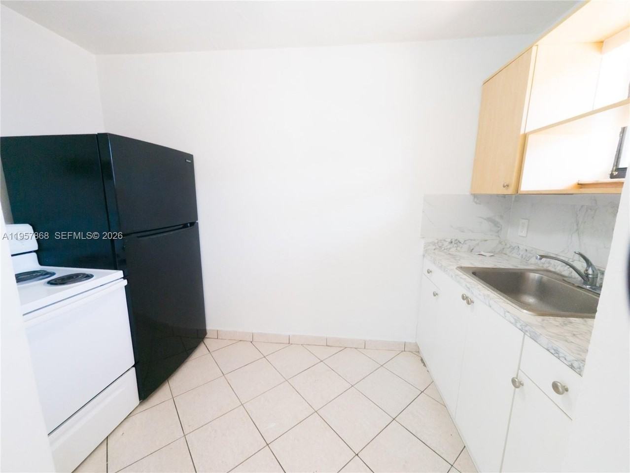 1716 Nw 19th St #4 - Photo 2 of 5