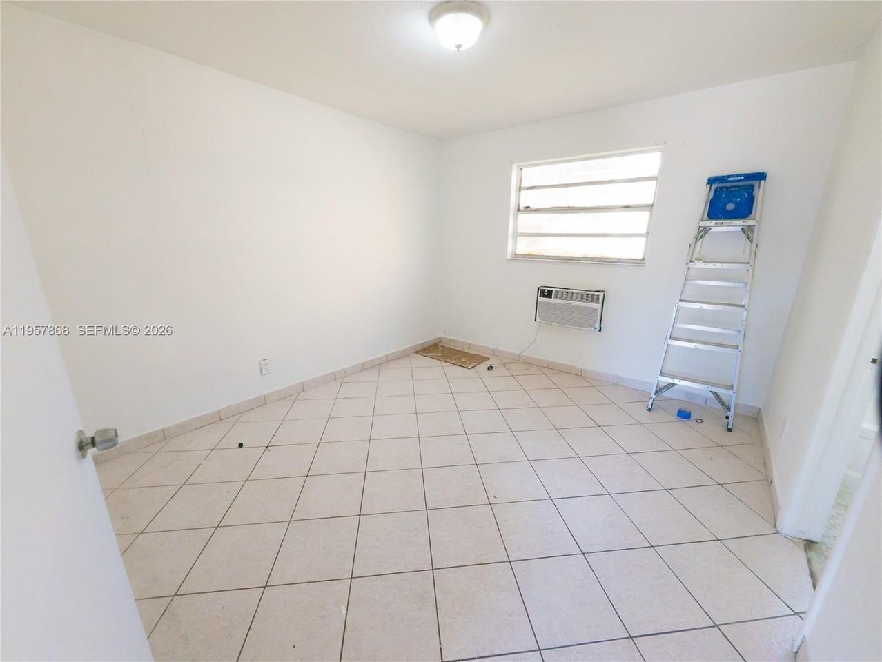 1716 Nw 19th St #4 - Photo 4 of 5