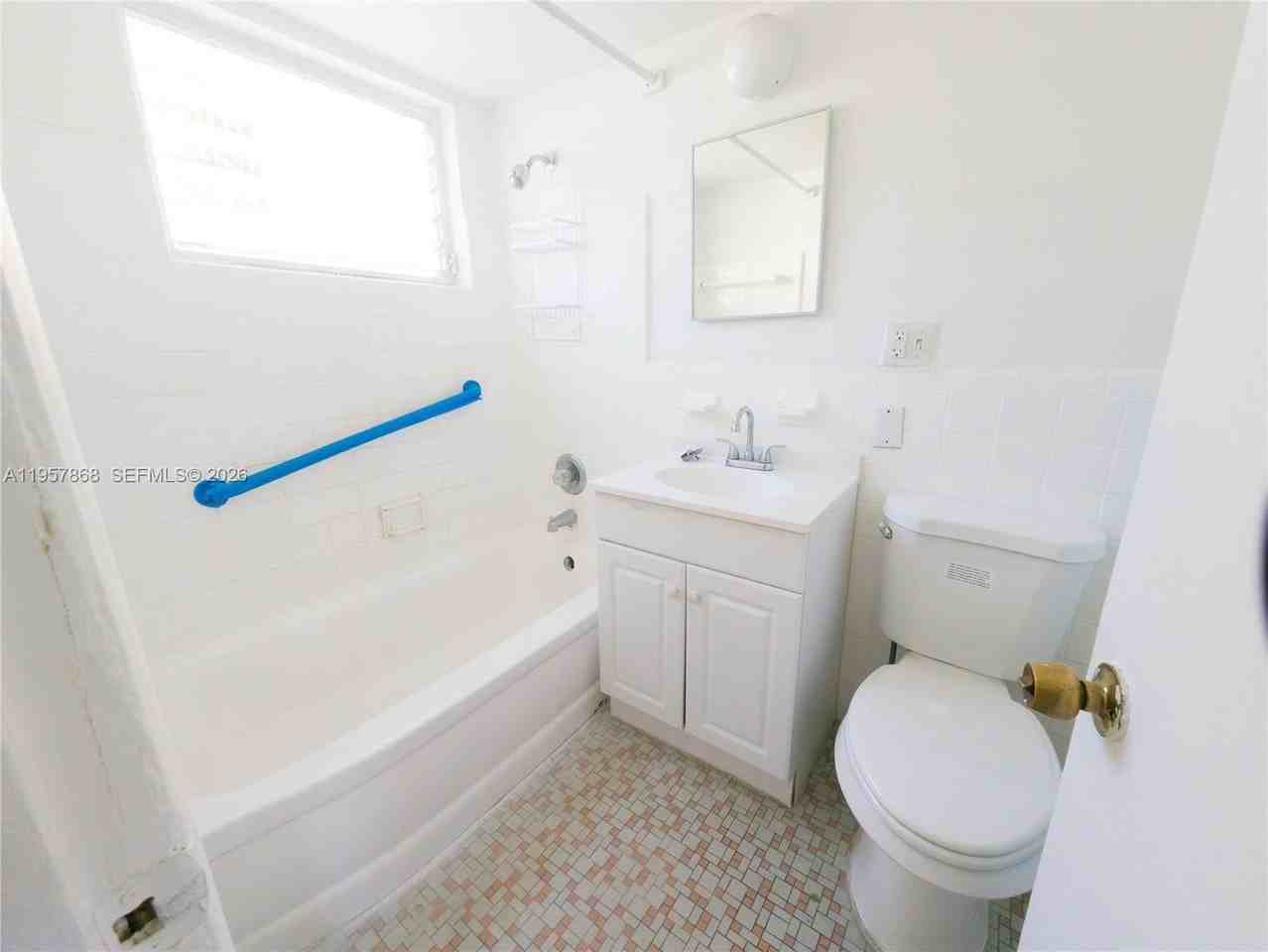 1716 Nw 19th St #4 - Photo 5 of 5