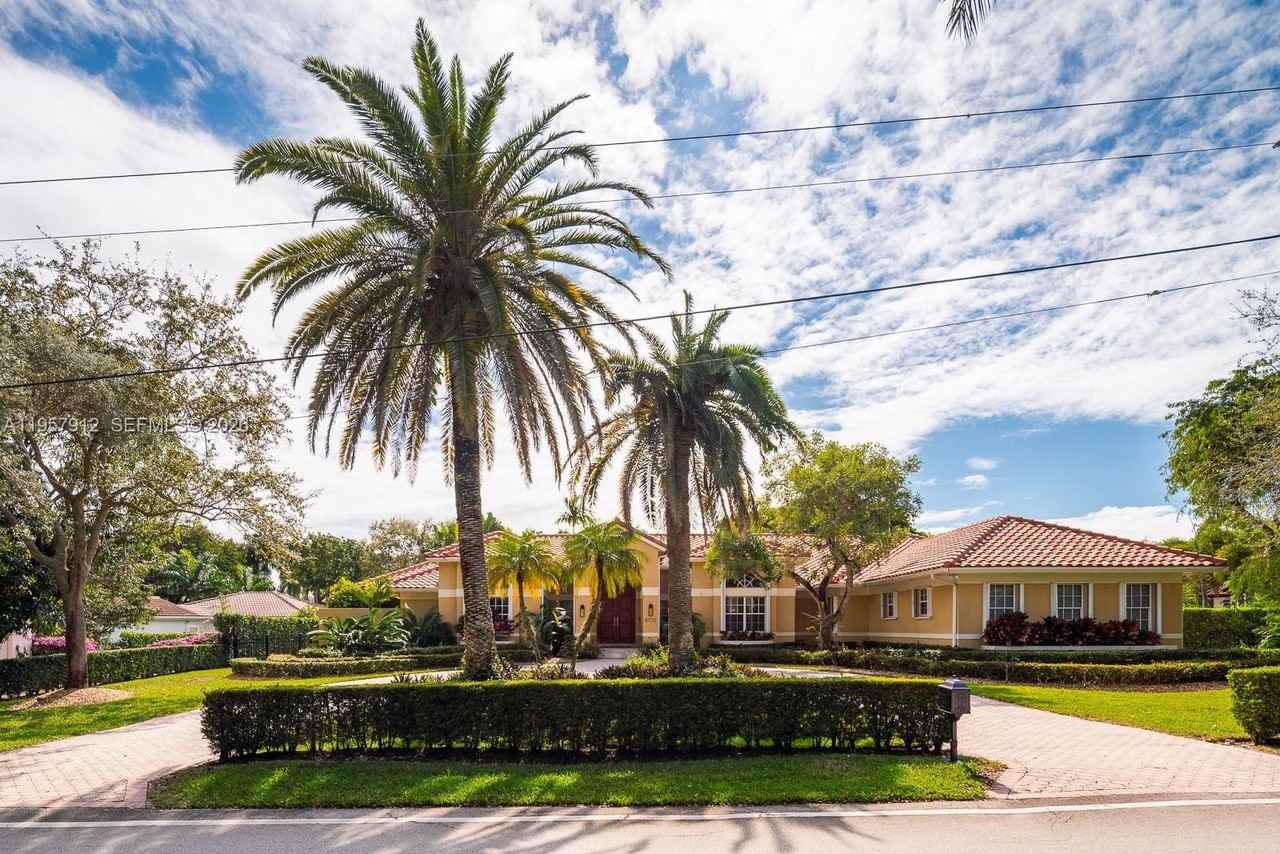 5770 Sw 128th St - Photo 2 of 37