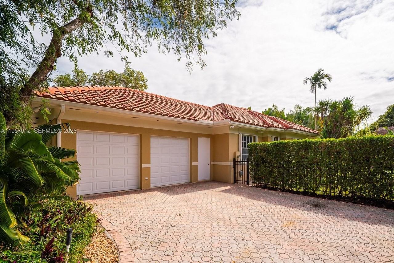 5770 Sw 128th St - Photo 3 of 37