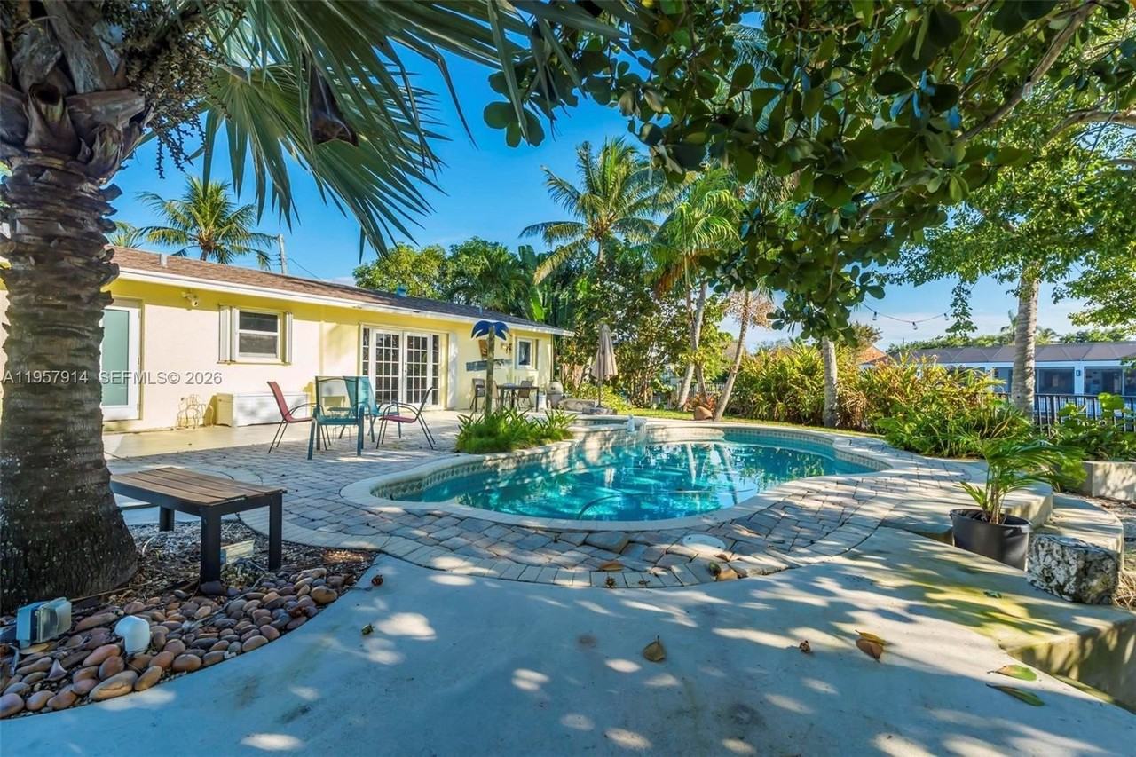 1600 N 28th Ct #NA - Photo 2 of 50